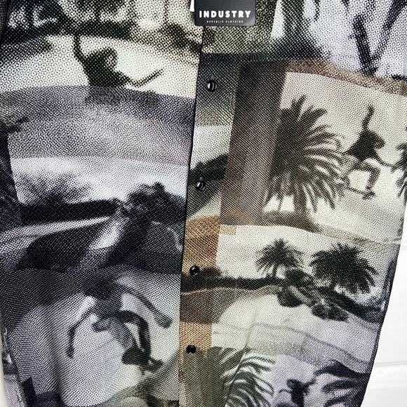 Industry Republic Clothing Watermarked Skatepark Button Up Men’s Size S - Picture 2 of 5